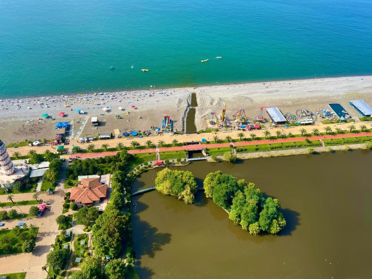 Hellobatumi Aparthotel ภายนอก รูปภาพ