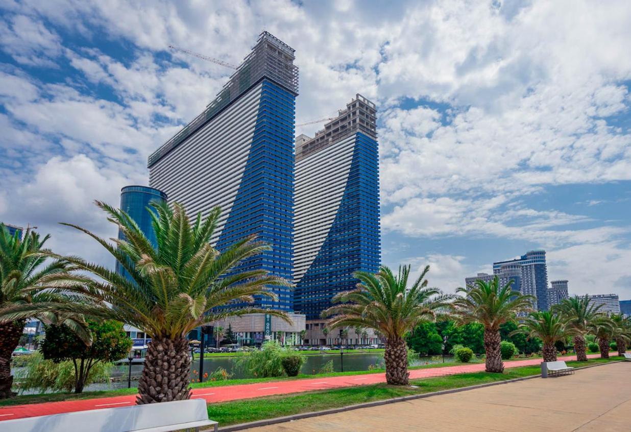 Hellobatumi Aparthotel ภายนอก รูปภาพ