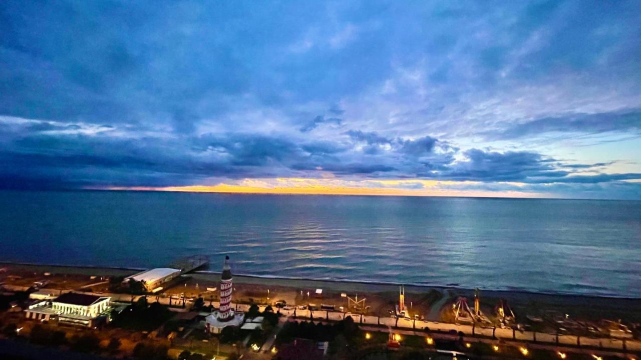 Hellobatumi Aparthotel ภายนอก รูปภาพ